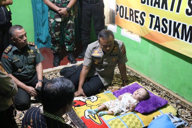 
 Polres Tasikmalaya Kota Polda Jabar kunjungi Anggota Dan Warga Yang Sakit Bertaun-Tahun