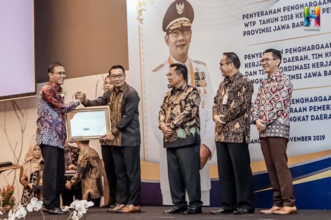 
 Bupati Ciamis Mendapatkan Beberapa Anugerah Penghargaan Dari Gubernur Jawa Barat Termasuk Anugrah WTP Tahun 2019