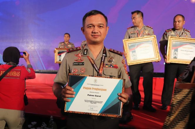
 Penyampaian Hasil Evaluasi Kinerja Unit Penyelenggara Pelayanan Publik dan Pemberian Penghargaan dari Kemenpan RB