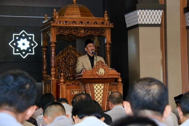 
 Kabid Humas Polda ; Seorang Muslim Yang Harus Menjadi Ahli Sujud Dan Taat pada Perintah Allah SWT