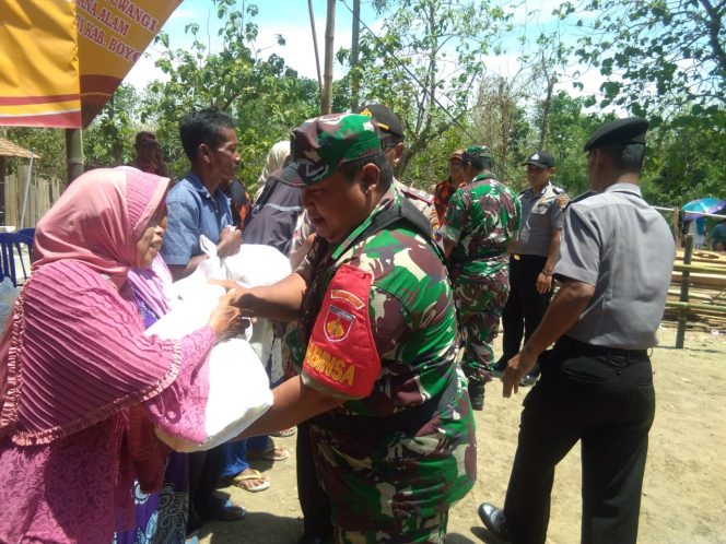 
 Wujud Soliditas dan Sinergitas TNI – Polri Bantu Warga