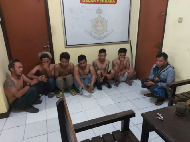 
 Polsek Cimanggung Polres Sumedang Polda Jabar Amankan 8 Orang Karena Lakukan Perkelahian 