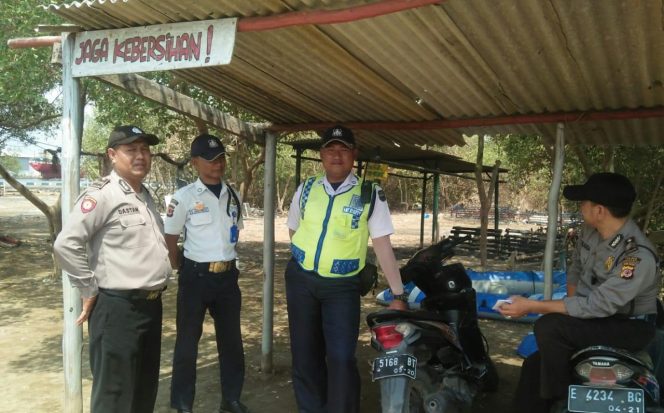 
 Kabid Humas Polda Jabar : Polsek Kawasan Pelabuhan Cirebon Laksanakan OPS Kepolisian