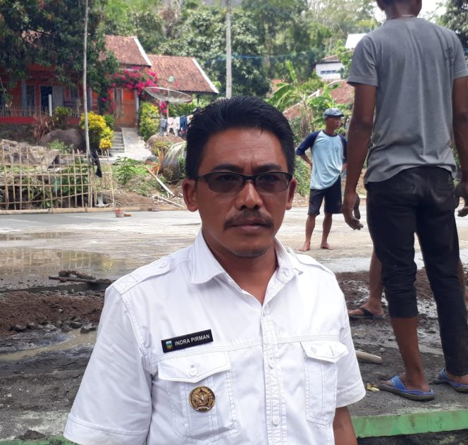 
 Kades dan Warga Panyindangan mengucapkan terimakasih kepada Dandim 0611/Garut
