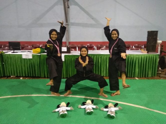
 Tim Putri Pencak Silat Beregu, Srikandi Ponpes Darunnur Pasuruan Sumbangkan Piala Perunggu Pada Pospenas Ke- 8. 2019.