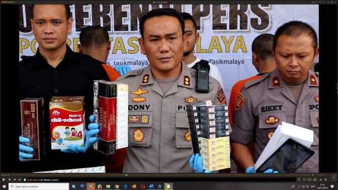 
 Polres Tasikmalaya Polda Jabar Ungkap Kasus Tindak Pidana Pencurian Dengan Pemberatan Di Minimarket