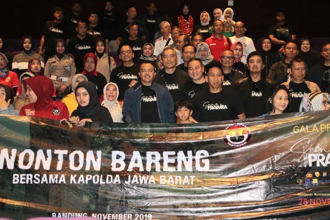 
 Wakapolda Jabar Nonton Bareng Film “SANG PRAWIRA” Bersama Awak Media Dan Anggota Polda Jabar