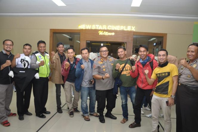 
 Nonton Bareng Film Sang PRAWIRA Bersama Komunitas Wartawan Polres Banjar Polda Jabar Dan Masyarakat