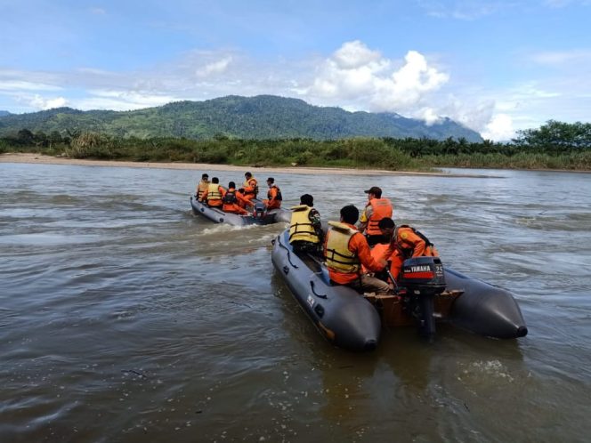 
 Arus Sungai Tamiang Telan Korban, Ibu Ditemukan Tak Bernyawa Sementara Anak Dalam Pencarian