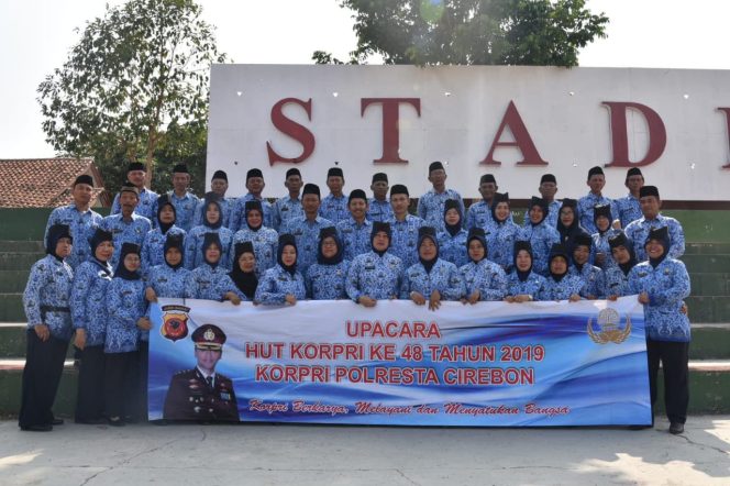
 HUT Korpri Ke 48 Polres Cirebon Polda Jabar Adakan Pemotongan Tumpeng