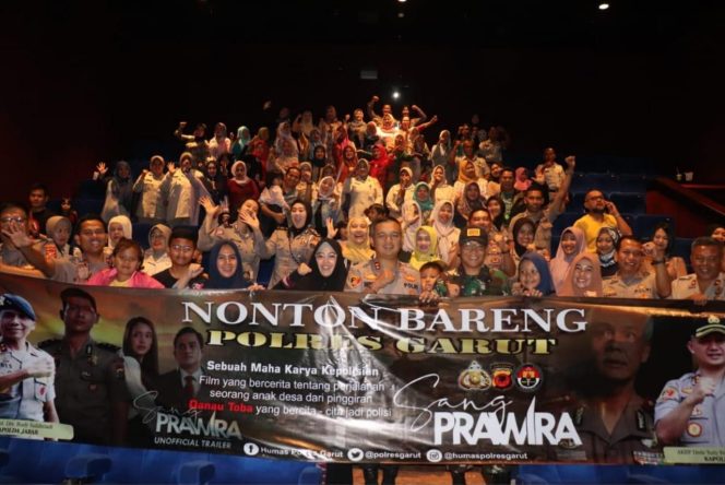 
 Kapolres Garut Polda Jabar Nobar Film SANG PRAWIRA Di Bioskop XXI Ramayana Mall Garut Bersama Masyarakat