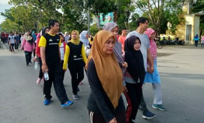 Teks: Masyarakat meramaikan CFD