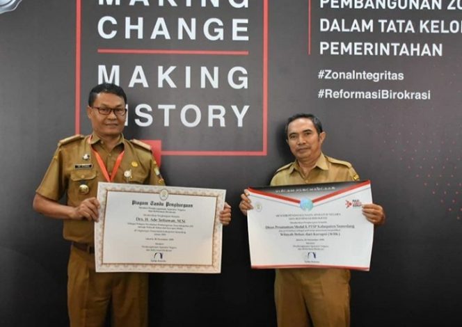 
 Pemerintah Daerah Kabupaten Sumedang menerima penghargaan Zona Integritas (ZI) menuju Wilayah Bebas Dari Korupsi (WBK) dan Wilayah Birokrasi Bersih dan Melayani (WBBM) Dari Menpan RB