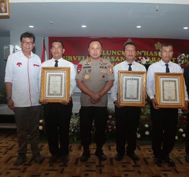 
 Polres Langsa Terima Penghargaan Terbaik Pelayanan SKCK