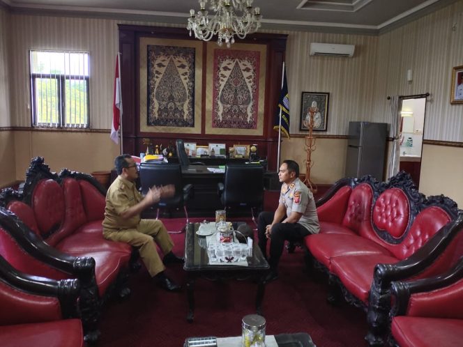 
 Kapolresta Cirebon Polda Jabar Silaturahmi Dengan Bupati Cirebon