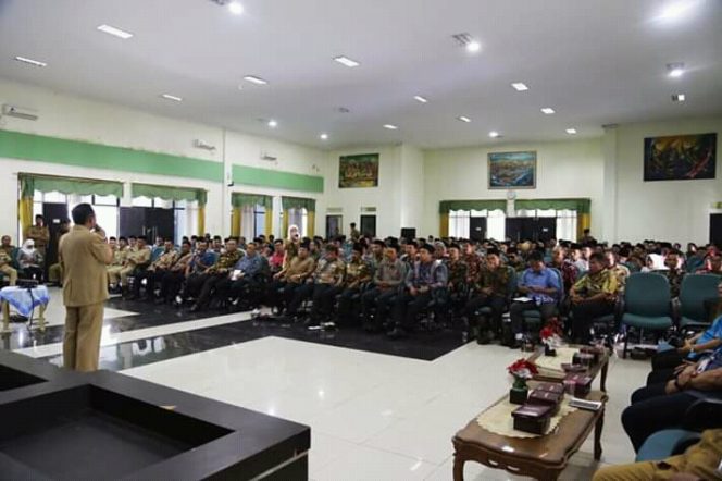 
 Bupati Tasikmalaya : Saya Berharap Kedes Terpilih Mempunyai Akuntabilitas Agar Tidak Terjerat Masalah Hukum