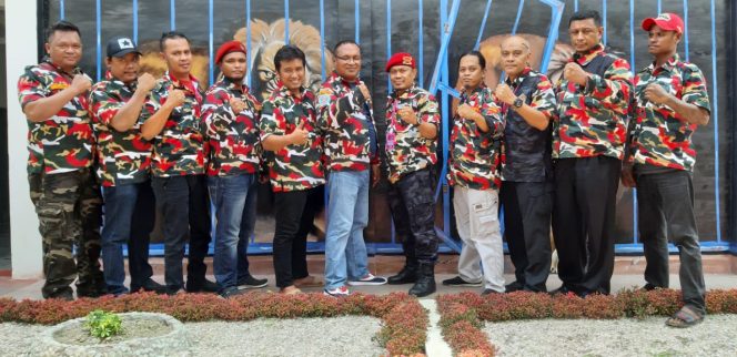 
 John Kei Resmi Menjadi Anggota kehormatan LMPI