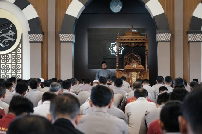 
 Kabid Humas Polda Jabar : Umat Muslim Harus Rukun Dengan Pasangan, Keluarga, Tetangga, Saudara Sekampung Dan Dengan Saudara Sebangsa