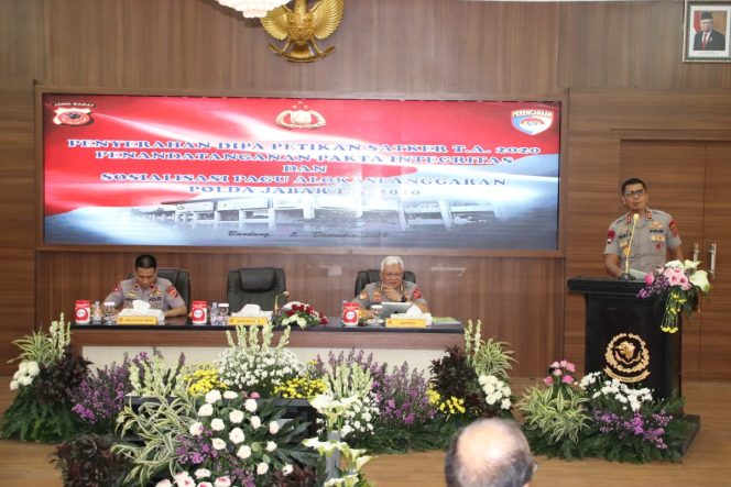 
 Kapolda Jabar Satker Tahun Dipa Petikan Satker Tahun Anggaran 2020 Dan Penandatanganan Pakta Integritas Serta Sosialisasi Pagu Anggaran Polda Jabar Tahun Anggaran 2020