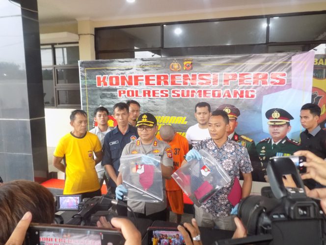 
 Kabid Humas Polda Jabar Polres Sumedang Adakan Konferensi pers Tindak Pidana Penganiayaan