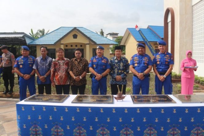 
 Kapolda Kalteng Didampingi Ketua Bhayangkari Cabang Kalteng Hadiri Acara HUT Polairud Ke- 69