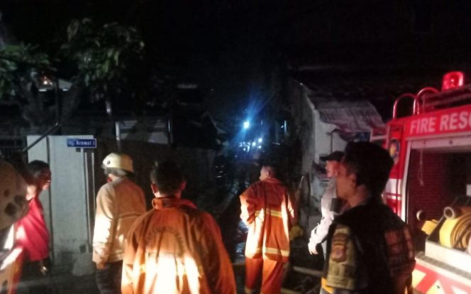 
 Kabid Humas Polda Jabar : Kebakaran Rumah Berawal Dari Bunyi Letupan Diduga Konsleting Listrik