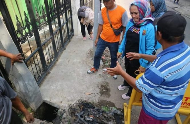 
 Jelang Musim Penghujan, Masyarakat Kota Cirebon Giat Bersih-bersih Lingkungan