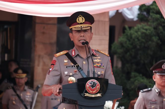 
 Kapolda Jabar Mengukuhkan Peningkatan Status Polres Bandung Menjadi Polresta Bandung