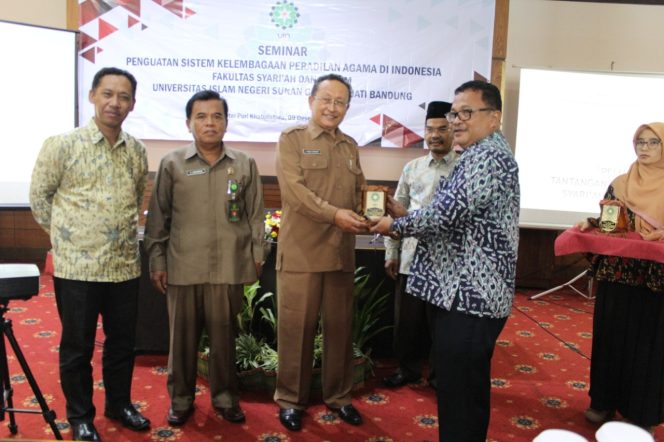 
 UIN SGD Targetkan Masuk Peringkat 10 PTN Terbaik Nasional Dr. Fauzan: Kurikulum FSH Harus Terus Di-Update