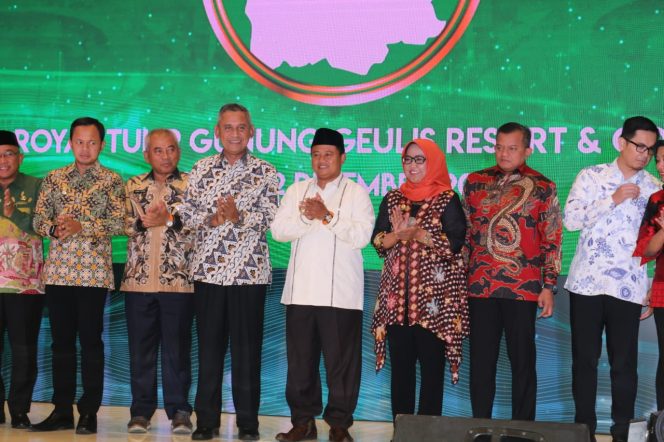 
 Wali Kota Bekasi Hadiri Border Economic Summit di Kabupaten Bogor