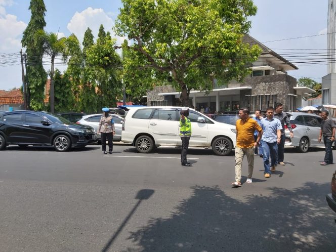 
 Kegiatan Pengamanan Sholat Jum’at Oleh Polwan Di Wilayah Hukum Polres Ciamis Polda Jabar