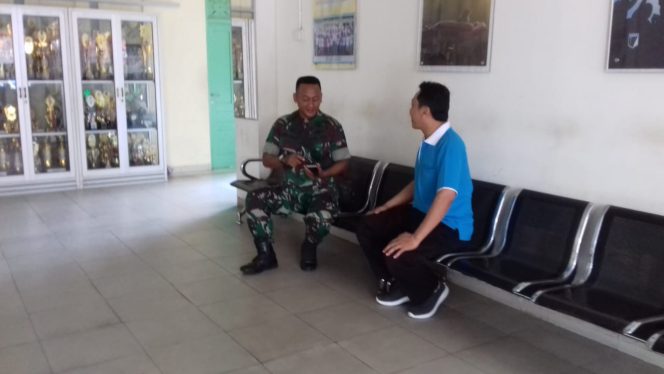 
 Ada Maksud Apa Sertu Joko R. Datangi Kepala Sekolah SMA Warga Surakarta