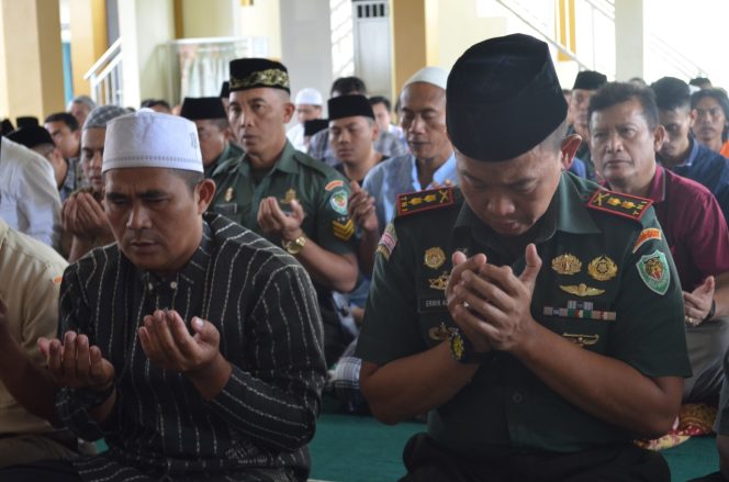 
 Kodim 0611/Garut bersama Toga, Tomas dan Pejabat Daerah Gelar Doa Bersama dengan Tema “TNI AD Adalah Kita”