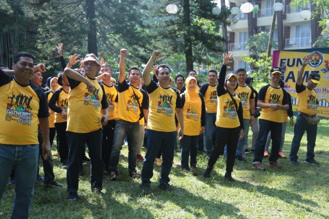 
 Tertawa Lepas Menghiasi Fun Game Dalam Familly Gathering Divisi Humas Polri Di Bogor