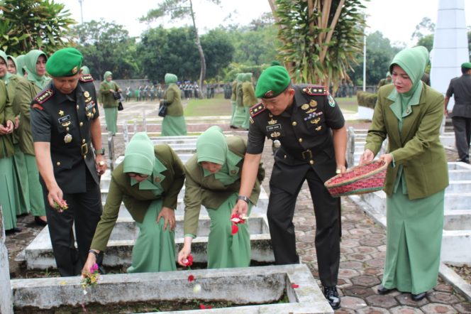 
 Korem 062/Tn dan Kodim 0611/Garut Melakukan Ziarah di TMP Tenjolaya