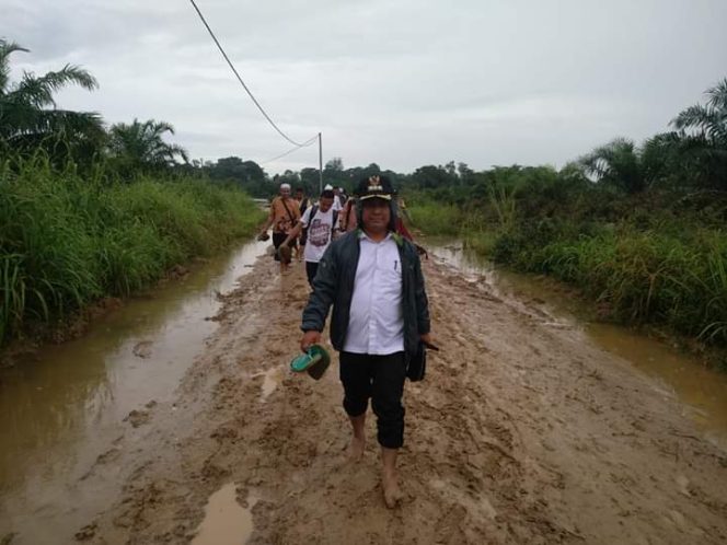 
 Inilah kondisi jalan dari Desa Ulak patian ke Desa Rantau Bimuang Sakti Kecamatan Kepenuhan