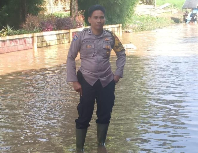 
 Humas Polda Jabar Tinjou Situasi Banjir Di Wilayah Balaendah