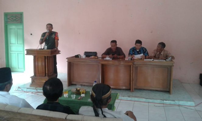
 SERKA Darno Babinsa Desa Kepel Dari Koramil 1312  Cisaga Hadiri Rapat Panitia Pemilihan Seksi-Seksi Pilkades Serentak 2020