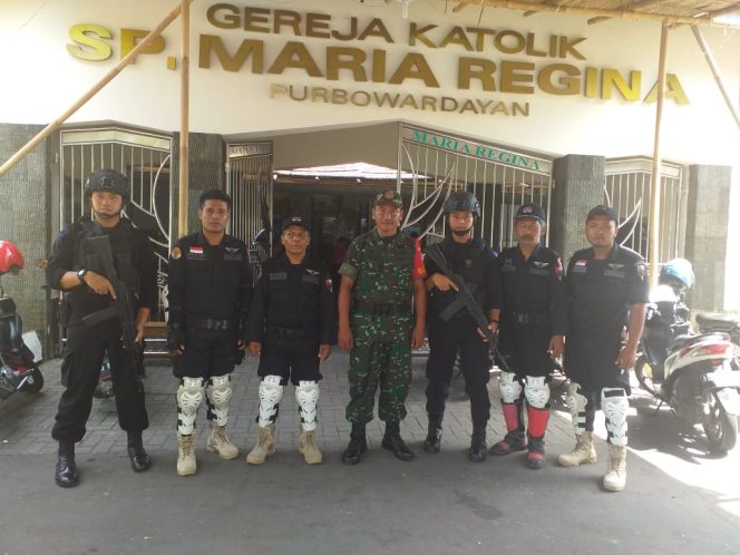 
 Tanggung jawab Keamanan Wilayahnya, Babinsa Koramil 04/Jebres Amankan Perayaan Natal 2019