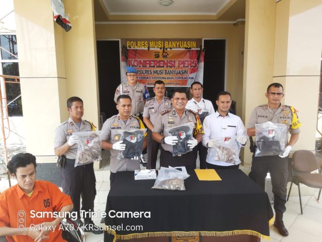 
 Polres Muba dan Polsek Bayung Lincir Berhasil Meringkus Mantan Kades Pekaku Pembunuhan Warga Desa Tampang Baru