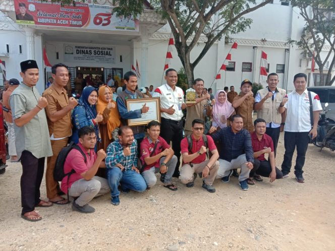 
 Bupati Rocky Serahkan Bantuan Ke Penyandang Disabilitas