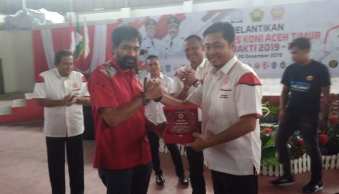 
 Muzakir Manaf Lantik Pengurus KONI Aceh Timur