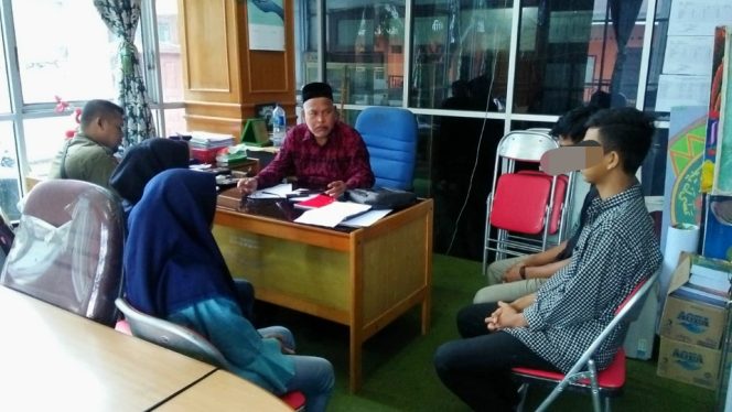 
 Diduga Mesum, 2 Pasang ABG di Tangkap WH