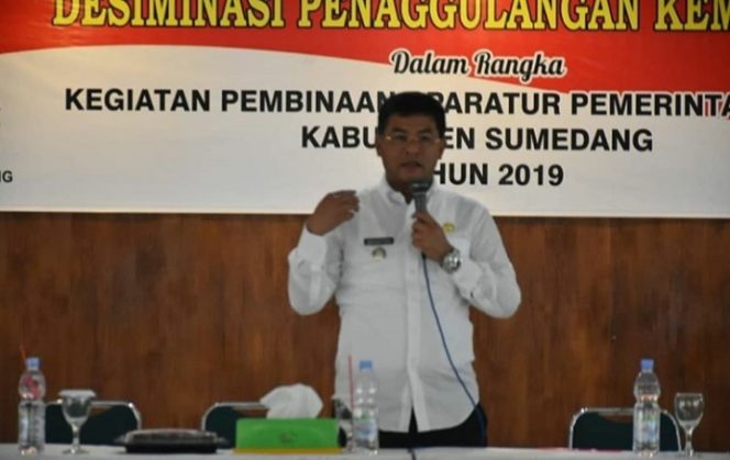 
 Dalam Rangka Pembinaan Aparatur Pemerintah Desa, Kepala Desa Se Kabupaten Sumedang Mengikuti Diseminasi Penanggulangan Kemiskinan
