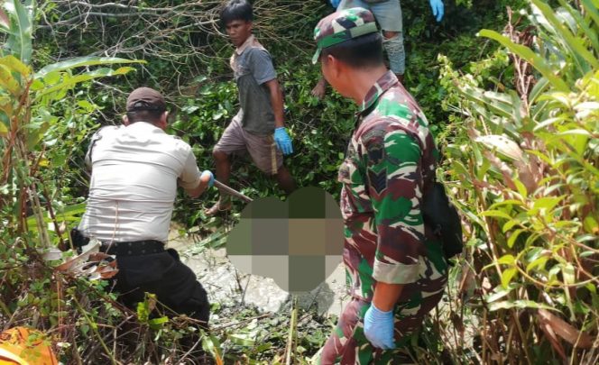 
 Geger, Warga Temukan Mayat Tanpa Identitas di Semak-Semak