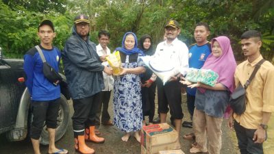 Teks: Penyerahan Bantuan