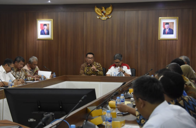 
 Gubernur Jabar dan bupati Garut hadiri rapat tentang revitalisasi situ bagendit dan kalimalang di dinas kementrian PUPR Jakarta