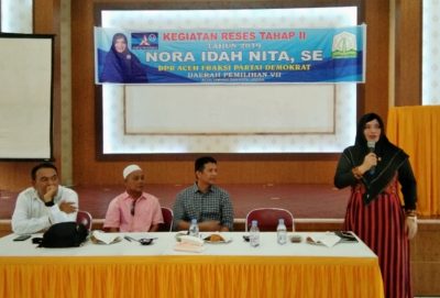 Teks: Anggota DPR Aceh, Fraksi PD, Nora Idah Nita saat menyerap aspirasi masyarakat pada Reses Tahap II Tahun 2019