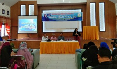 Teks: Anggota DPRA, Fraksi PD, Nora Idah Nita, saat berikan pemaparan di reses tahap II tahun 2019.