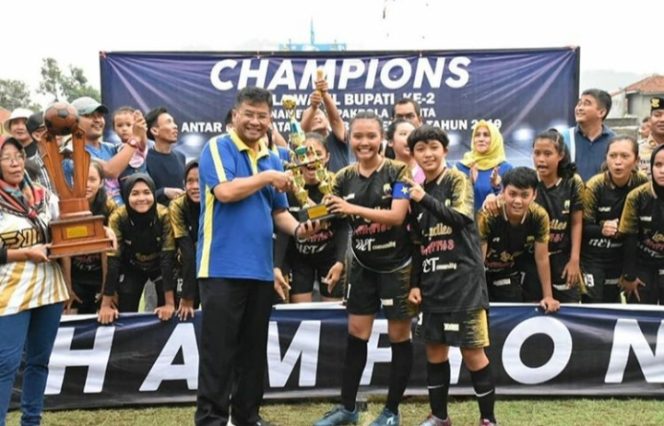 
 Wabup Sumedang Ucapkan Selamat Kepada Pemenang Tim Sepakbola Perempuan Piala Wakil Bupati Sumedang Cup 2019